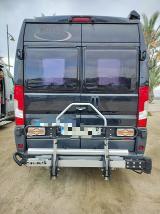 Portabicicletas autocaravana bicis eléctricas.