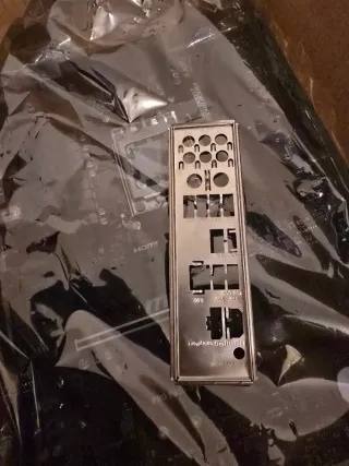 MSI B650-S WIFI + CPU AMD Ryzen 7 8700F