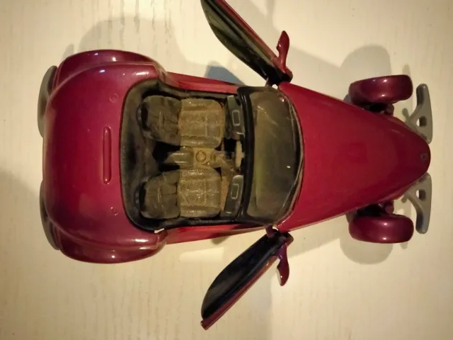 Maisto 1/24 Plymouth Prowler Rosso