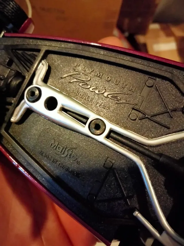 Maisto 1/24 Plymouth Prowler Rosso