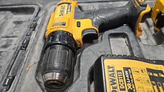 Taladro atornillador inalámbrico DEWALT DCD710D2QW