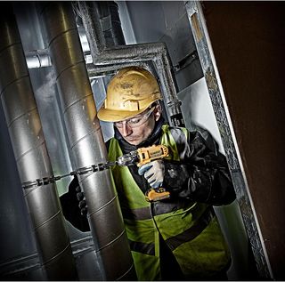 Taladro atornillador inalámbrico DEWALT DCD710D2QW