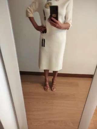 Vestido de punto blanco con apliques