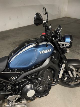 Yamaha XSR 900 Azul y Negra