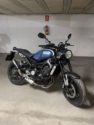Yamaha XSR 900 Azul y Negra