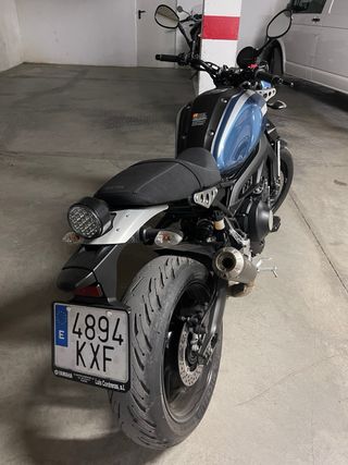 Yamaha XSR 900 Azul y Negra