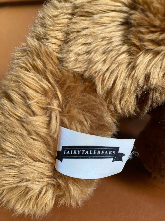 Cucciolo di orso peluche Bukowski e Fairytealebears