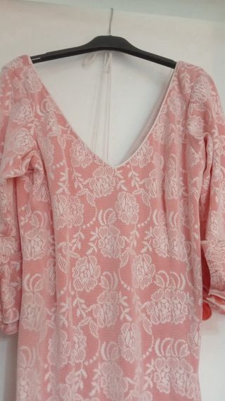 Vestido de gitana rosa con volantes