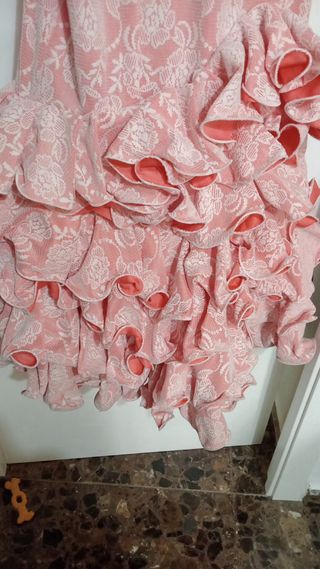 Vestido de gitana rosa con volantes