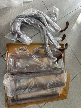 Perchero de madera marrón