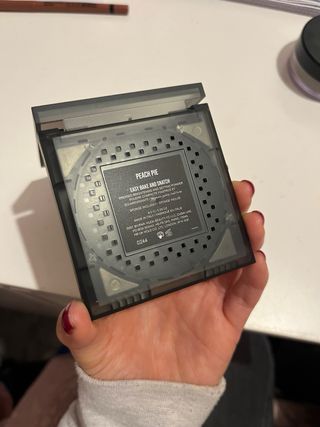 Huda Beauty Easy Bake Polvos.