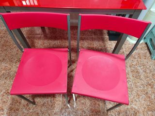 Mesa de cocina cristal roja y sillas