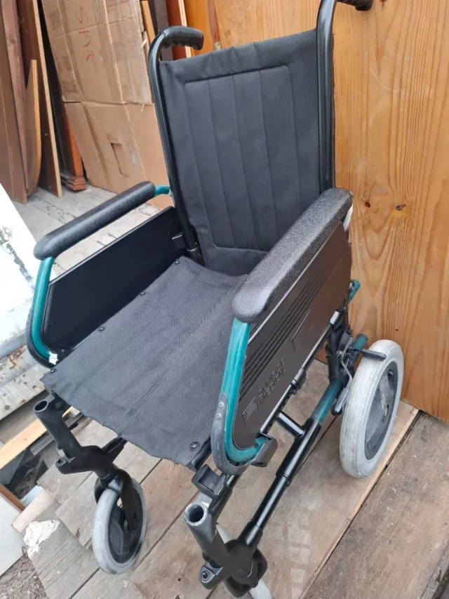 Silla de ruedas plegable