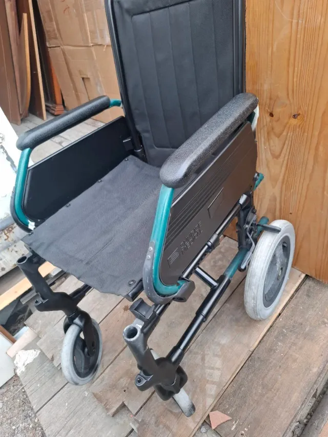 Silla de ruedas plegable