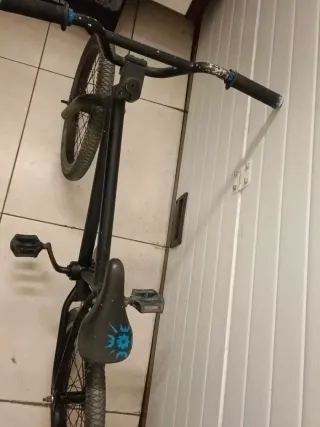 Bicicleta BMX negra