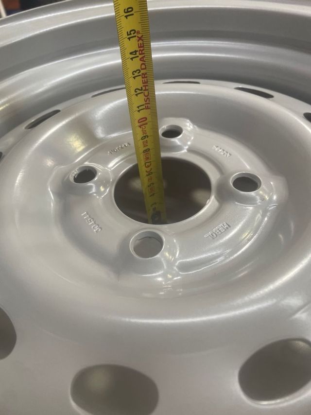 Dos Llanta 13”.  Centrada remolque