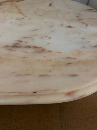 Mesa baja mármol y metal dorada