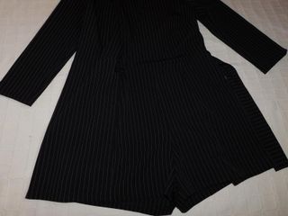 Vestido corto con pantalón y rayas