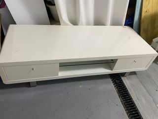 Mueble TV blanco Aleman con cajones y cristal