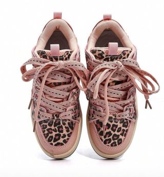 Zapatillas rosas con estampado animal