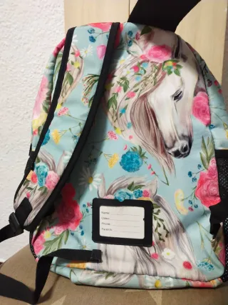 Mochila escolar naranja con estampado floral