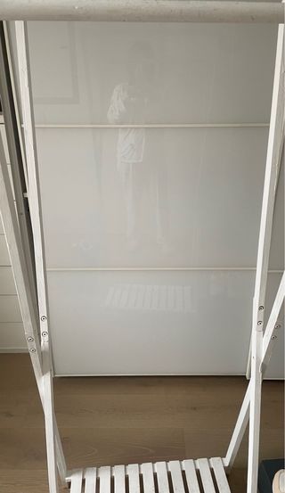 Perchero de madera blanco