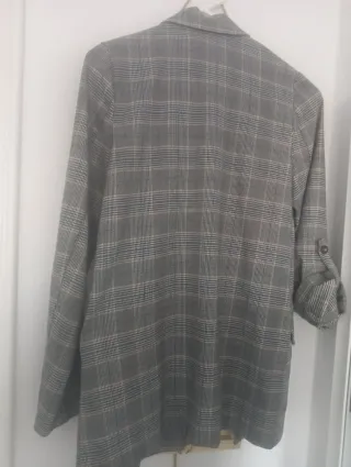 Blazer Stradivarius cuadros gris