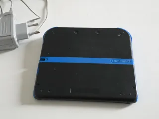 Nintendo 2DS Nero/Blu con Caricatore