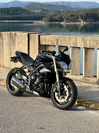Triumph Street Triple 675 Negra