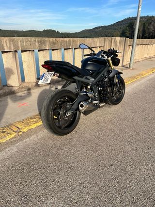 Triumph Street Triple 675 Negra