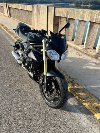 Triumph Street Triple 675 Negra