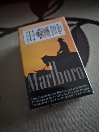 Cajetillas de tabaco Marlboro vacías