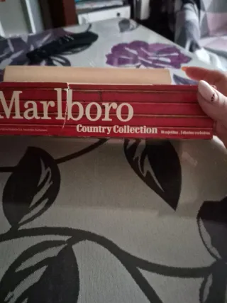 Cajetillas de tabaco Marlboro vacías