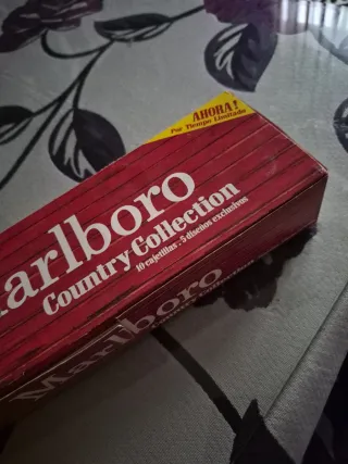 Cajetillas de tabaco Marlboro vacías