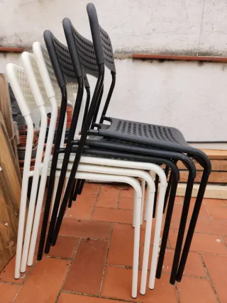 6 Sillas Exterior Apilables Blancas y Negras