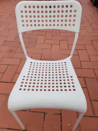 6 Sillas Exterior Apilables Blancas y Negras