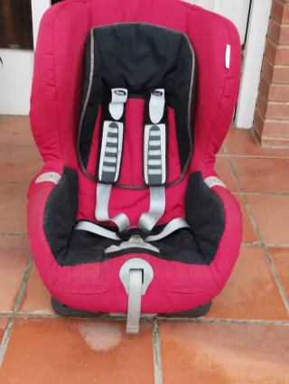 Silla de coche para bebé color rojo