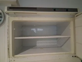 Frigorífico grande con congelador