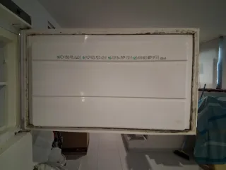 Frigorífico grande con congelador