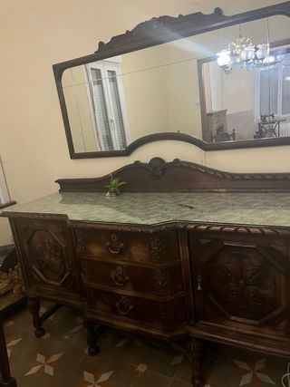 Mueble comedor rústico con espejo