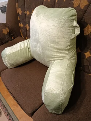 Cojín para cama comer en la cama.