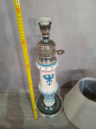 Lámpara de cerámica azul y blanca