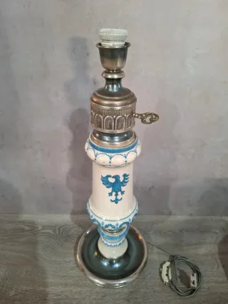 Lámpara de cerámica azul y blanca