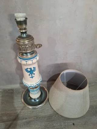 Lámpara de cerámica azul y blanca