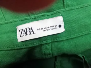 Pantalones verdes anchos