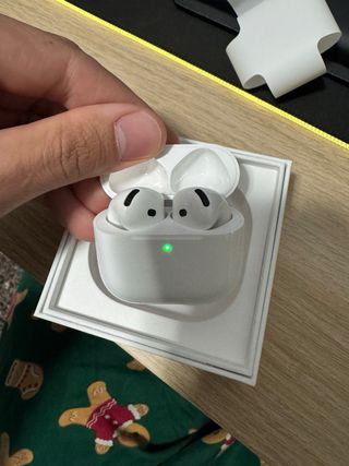 Airpods 4