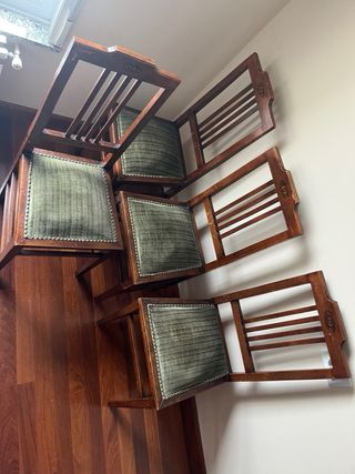 Juego de 4 sillas antiguas de madera
