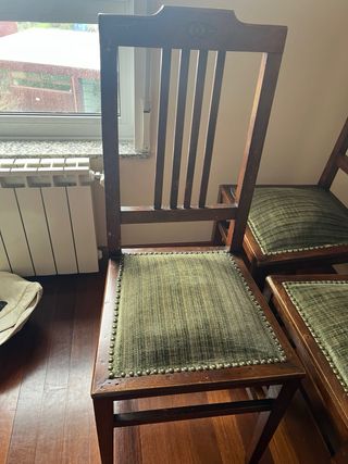 Juego de 4 sillas antiguas de madera
