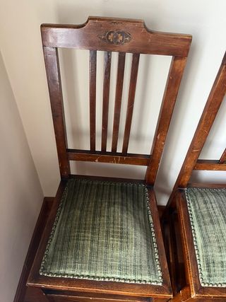 Juego de 4 sillas antiguas de madera