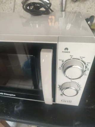 Microondas Orbegozo Grill para restaurar interior.